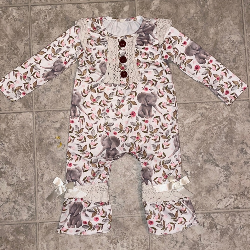 ✨LIKE NEW✨ Baby girl romper